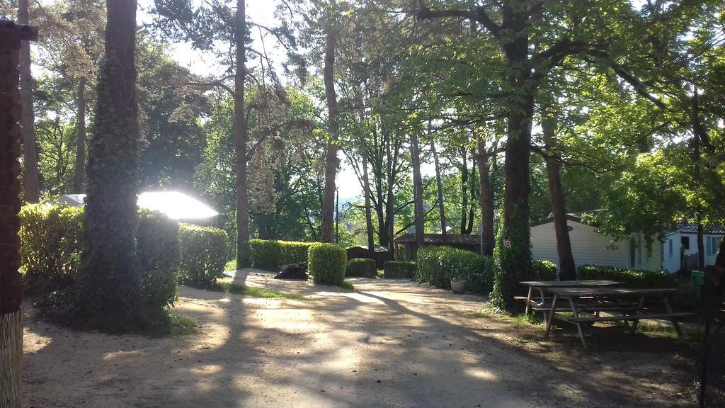 Camping 46 Rainettes Goujounac 外观 照片